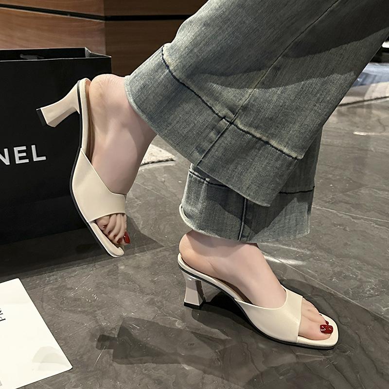 

2025 summer new French simple thick-heeled high-heeled slippers are worn with purple open toes and cool with skirts 43