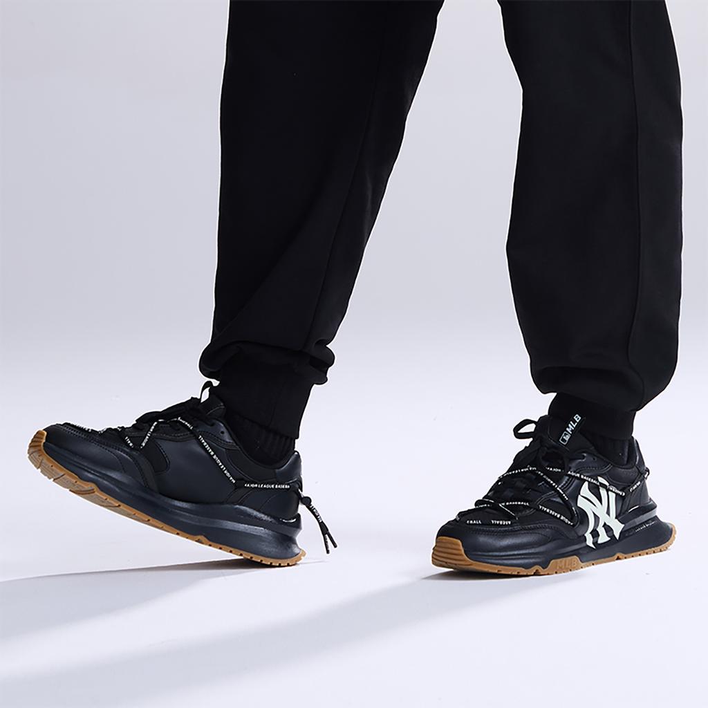 New MLB Chunky Runner New York Yankees Anti Slip And Wear Resistant Height Increasing Low Top Chunky Sneakers Unisex Black 3ASHCRR3N-50BKS