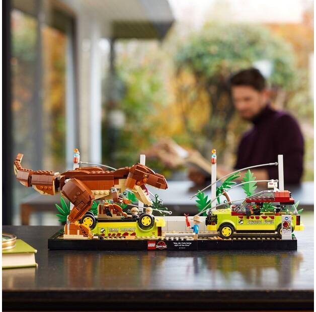 LEGO Jurassic World 76956 Tyrannosaurus On the Loose