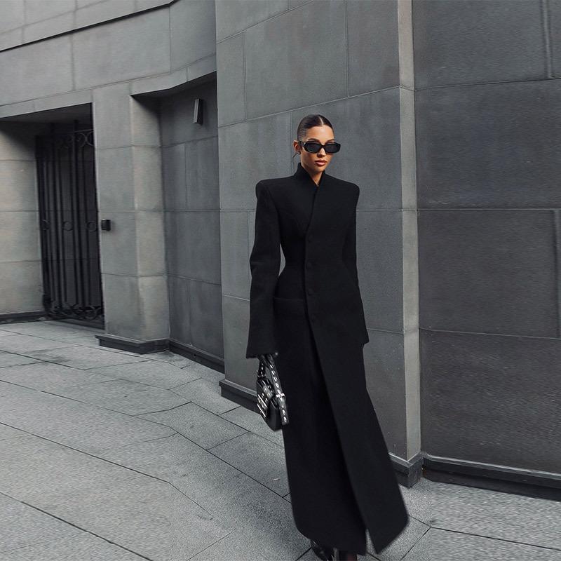 2025 Fall/Winter Elegant European & American Style Women's Long Coat with Padded Shoulders & Waist-Cinching Design