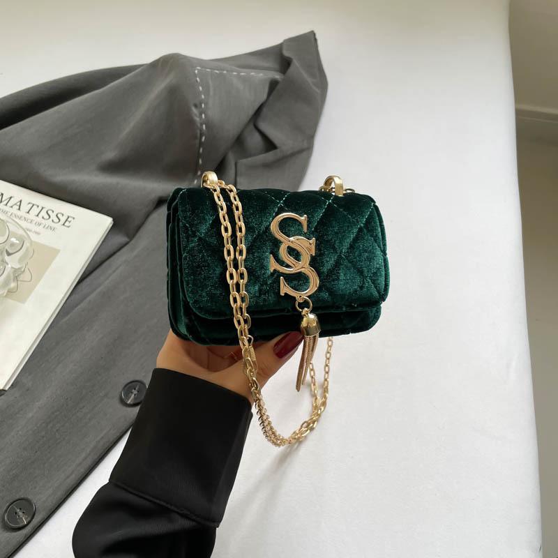 

Niche high-end texture foreign-style fashion small square bag women s new autumn and winter design sense trendy versatile messenger bag зелёный