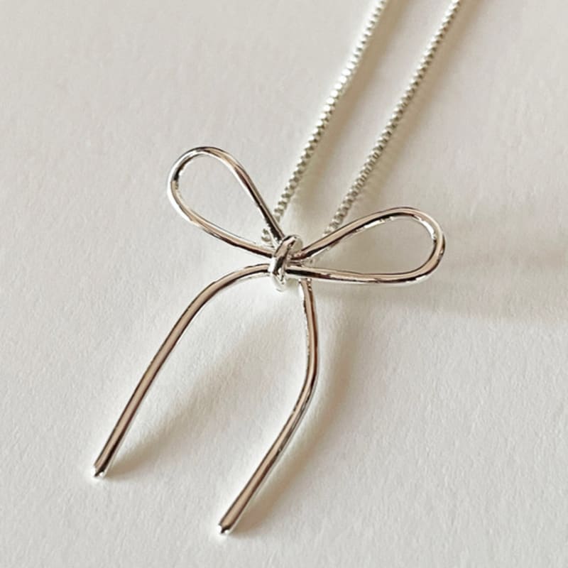 ELYONA Bow Necklace (silver)