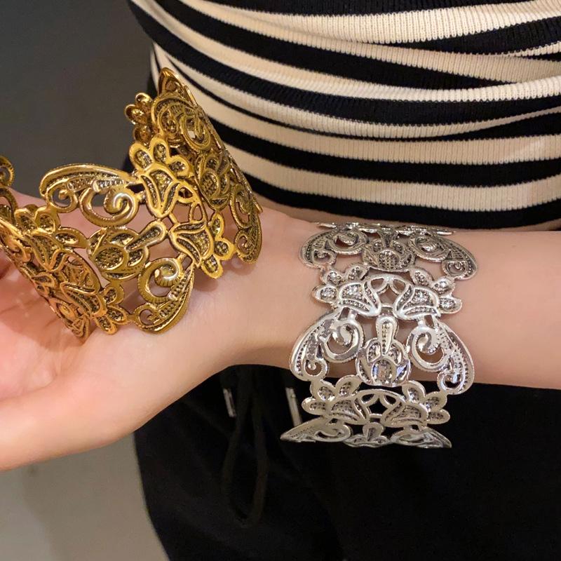 Elegant Retro Metal Flower Openwork Bangle - Luxurious Court Style Jewelry Armlet.