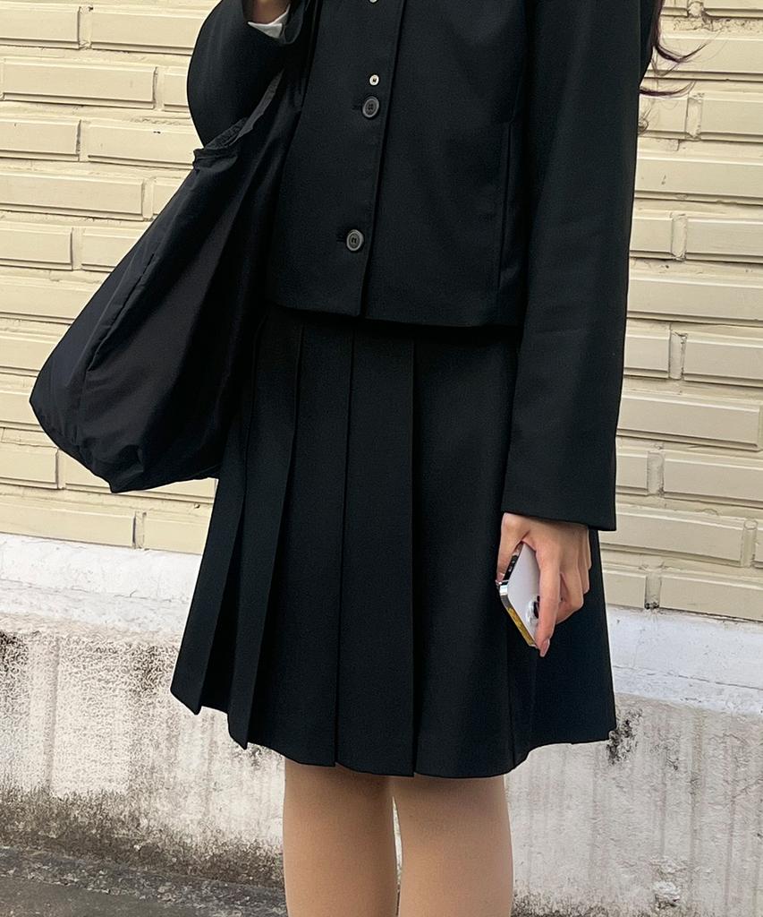 Lougeu Pendant Detail Pleated Skirt_Black
