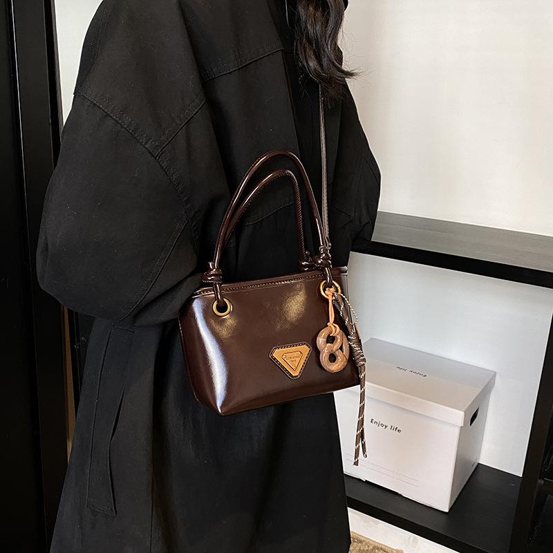 Simple and Stylish Handbag 2025 New Retro Texture Bucket Bag Trendy Solid Color Commuter Shoulder Oblique Span Bag