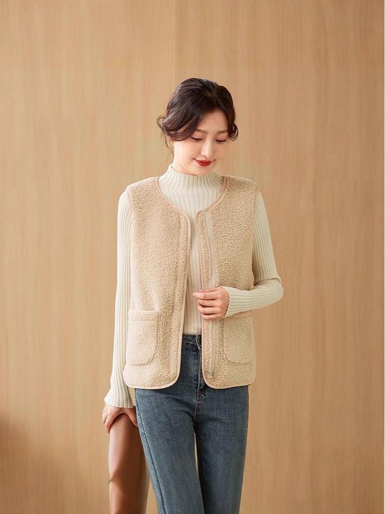 Women's Lambswool Slim-Fit Vest: Versatile 2025 Autumn/Winter Korean Fashion Fleece Outerwear Sleeveless Jacket.