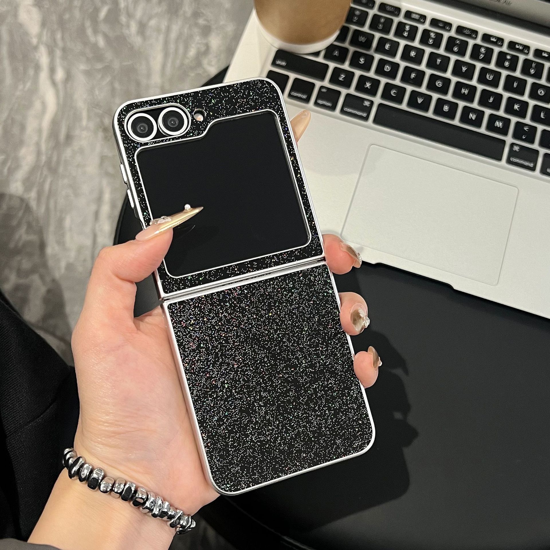 

Samsung ZFLIP7 Безрамочный Яркий ZFLIP6 Дышащий Отвод тепла Простой и Продвинутый Складной Чехол для мобильного телефона Samsung ZFlip7