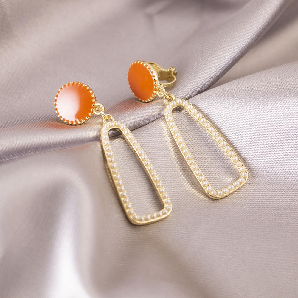 Elegant Clip-On Triangle Earrings for Non-Pierced Ears - Versatile, Light Luxury for Everyday Wear.