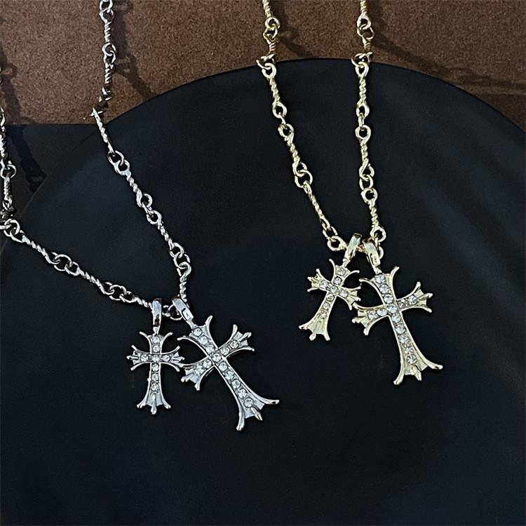 Collier Croix Long Élégant Pour Femmes Fabriqué en Alliage de Haute Qualité Avec des Designs Tendance Pour l'Été 2024
