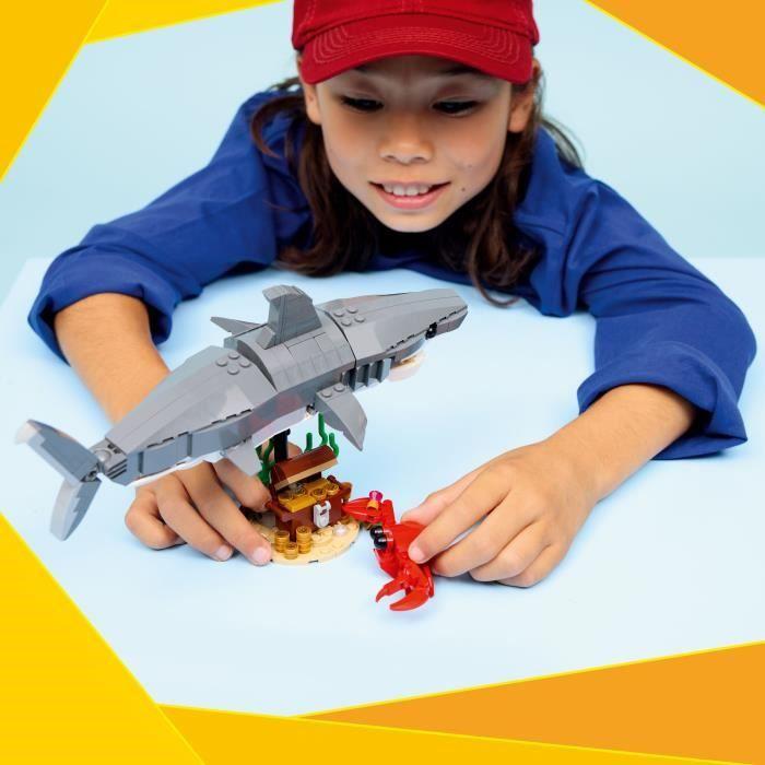 LEGO Creator 3-en-1 31381 Le Redoutable Requin et le Coffre au Trésor - Jouet dès 8 ans