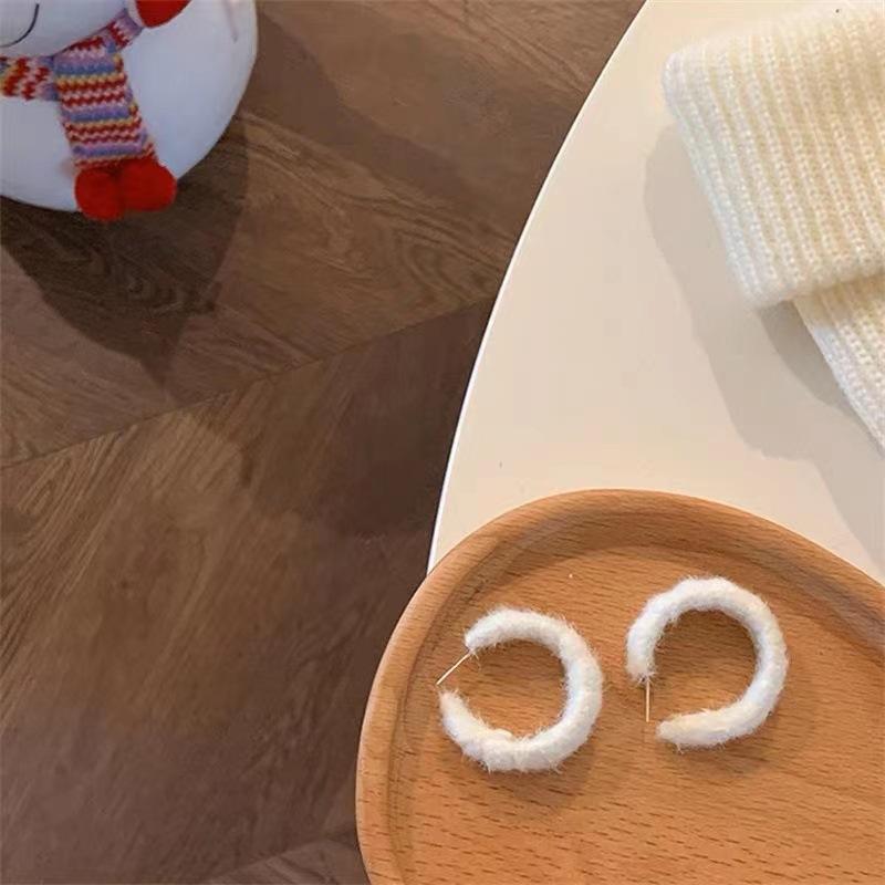Autumn and winter plush earrings new trendy niche design earrings women s high-end temperament earrings earrings women