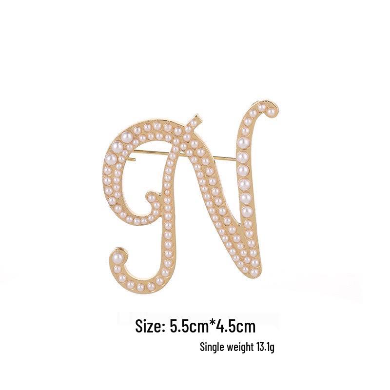 Elegantní brož s perlovým písmenem (26 písmen): Všestranný módní doplněk