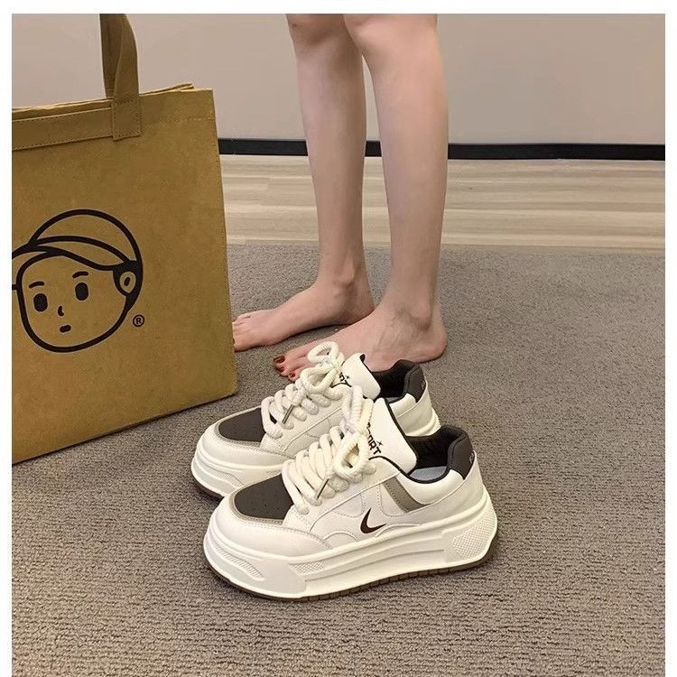 Scarpe da ginnastica casual retrò a suola spessa, novità autunno 22, di nicchia, super popolari, sportive
