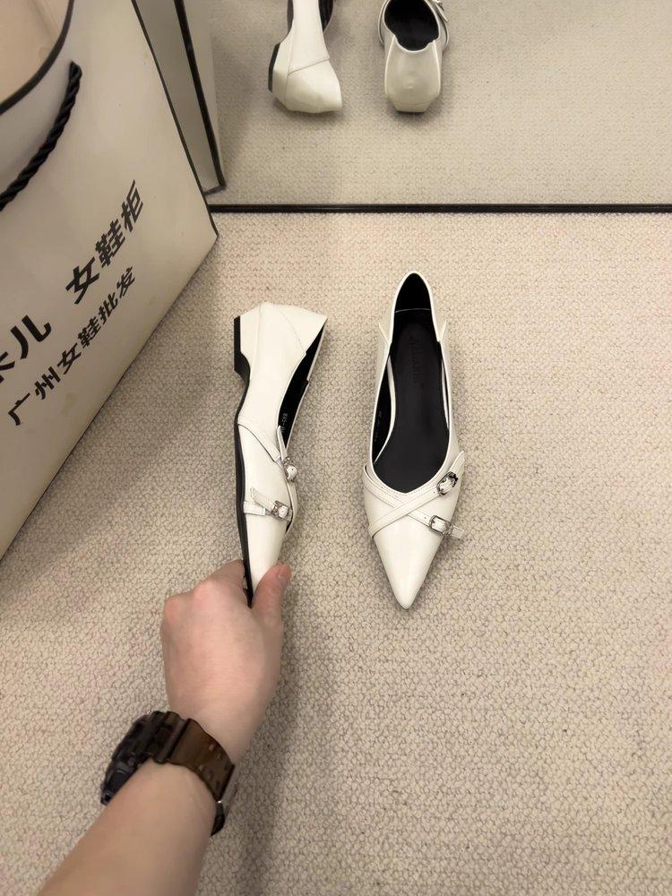 

Весна и осень ретро Мэри Джейн неглубокий носок плоская подошва не устают ноги 2025 одиночные туфли женские французские нишевые вечерние туфли мягкие подошвы одиночные туфли 39