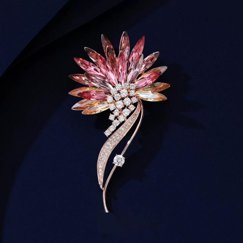 High-end and Elegant Gradient Crystal Brooch, Light Luxury and High-end Style Flower Pin