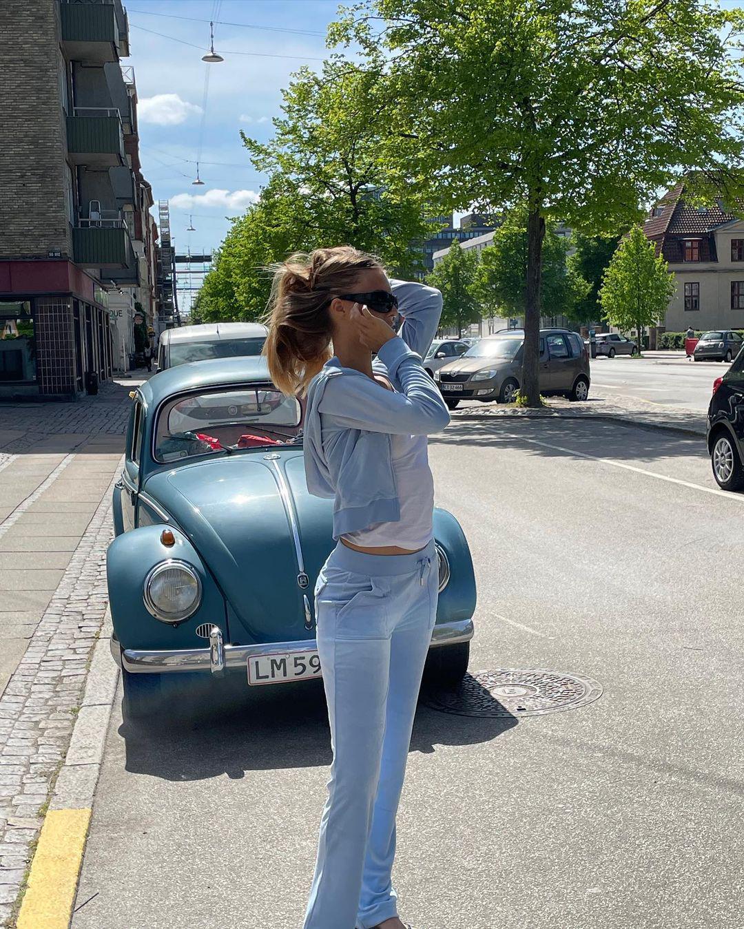 

2022 Корейский Вельвет Женский Спортивный Повседневный Комплект - Золотой Вельвет Medium светло-синий