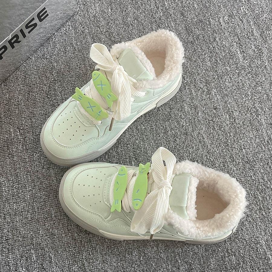 Niche design velvet cartoon board shoes women's new winter versatile platform white shoes warm casual shoes