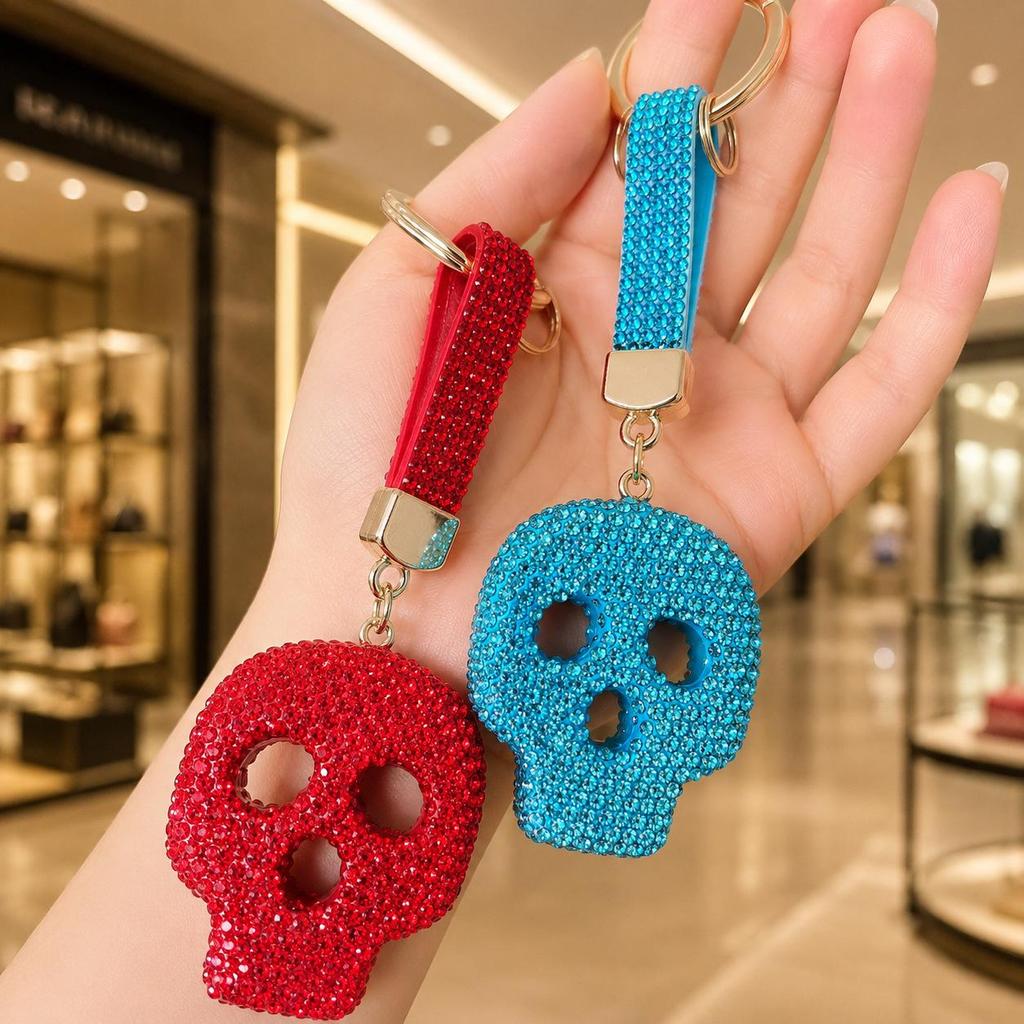 Luxury Crystal Diamond Skull Car Pendant and Fashion Keychain Charm
