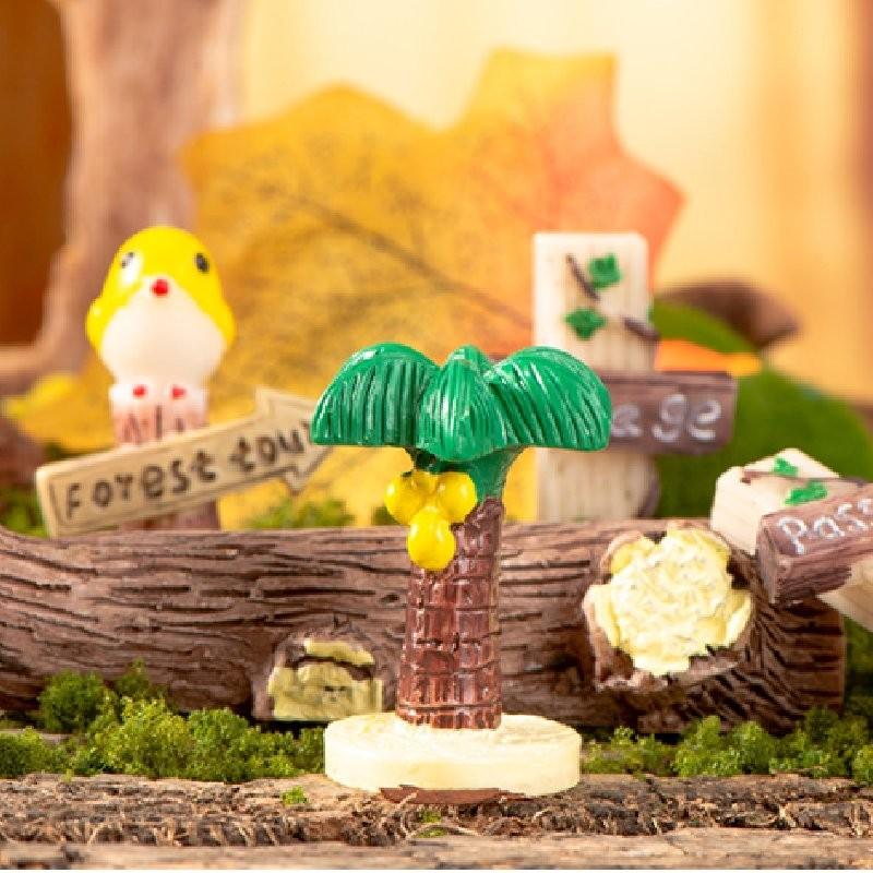 Charming Resin Miniature Signpost Decor For Moss Terrariums And Fairy Gardens