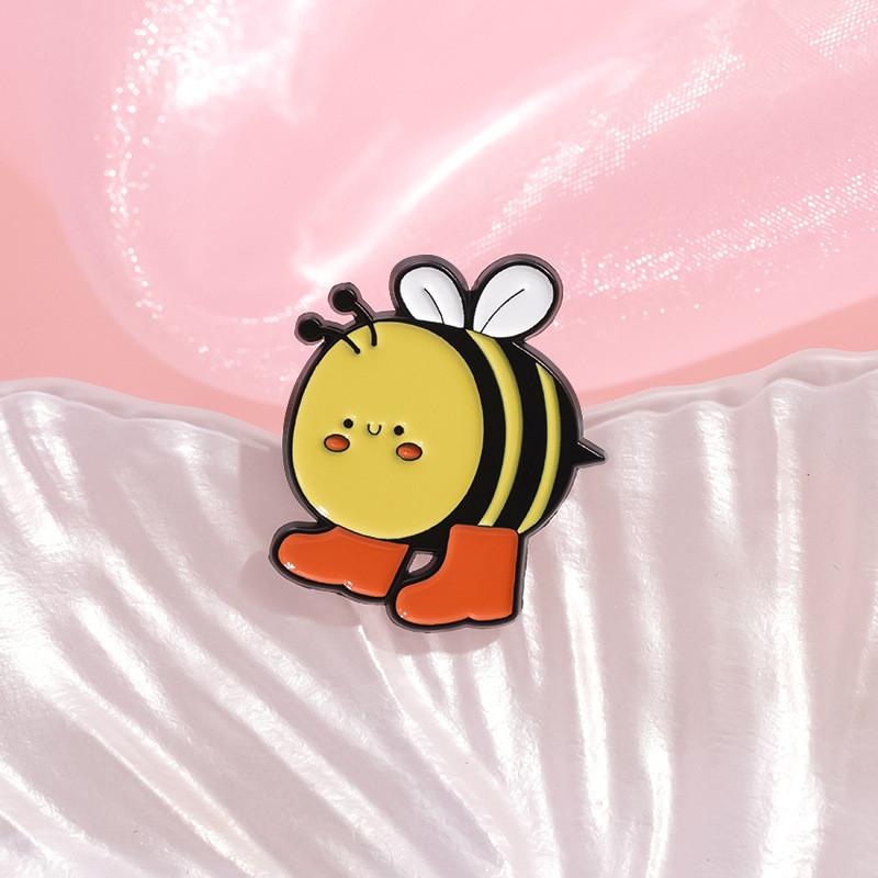 Animal Whimsical Cartoon Brooches In Metal With Fun Designs For Personalized Style
