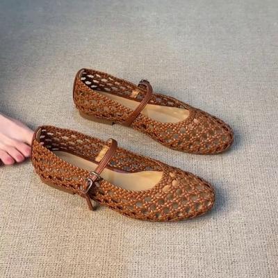 Schaffell-Version~ Französische hohle gewebte Sandalen mit flacher Sohle Römerstil runde Spitze flacher Ausschnitt Einzelschuhe Ein-Wort-Schnallengürtel Schweinskorb-Schuhe