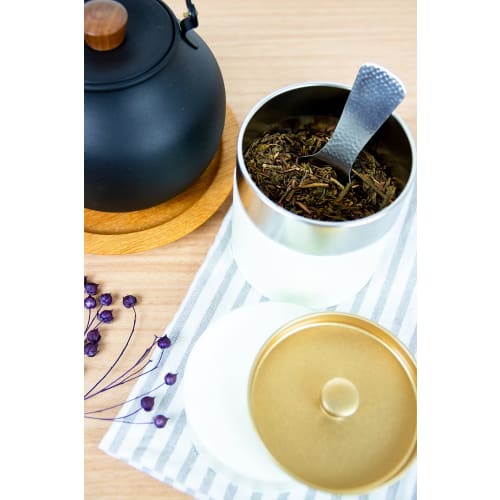 Nichi Nichi Dougu Tea Caddy, Lacquered Flat Can, 200g, Steel, Made in Japan, Eggshell White