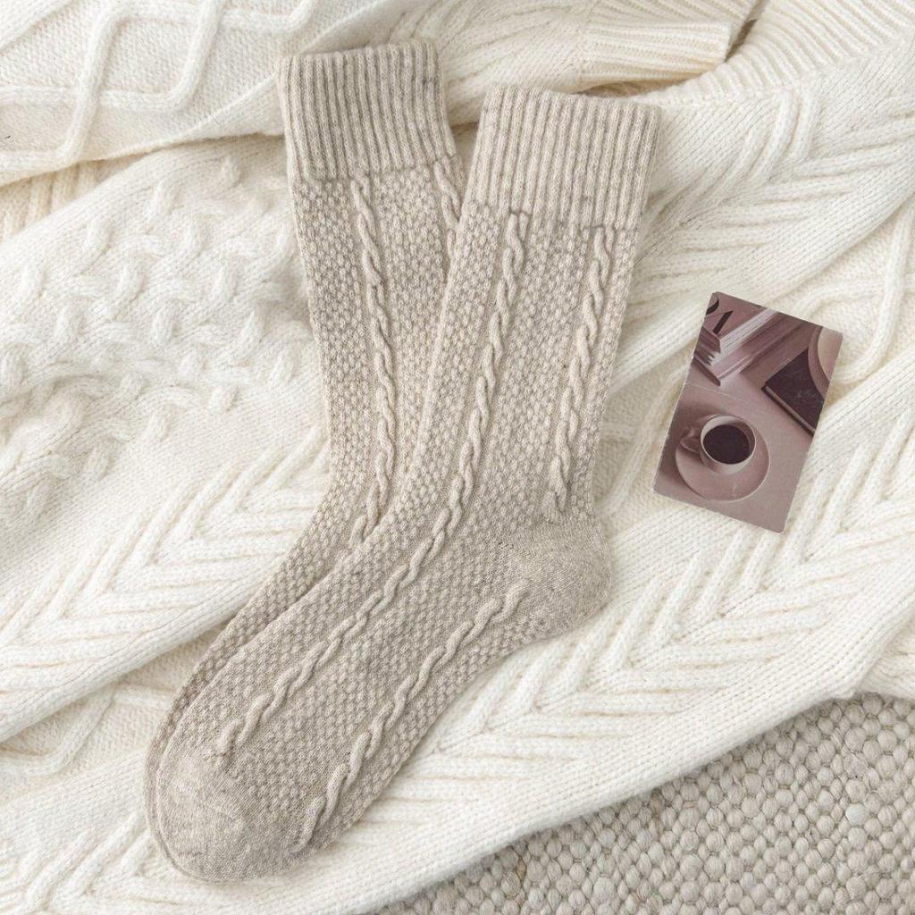 Women's Winter Mid-Calf Velvet-Lined Cable Knit Socks – Warm, Thick, Retro Style