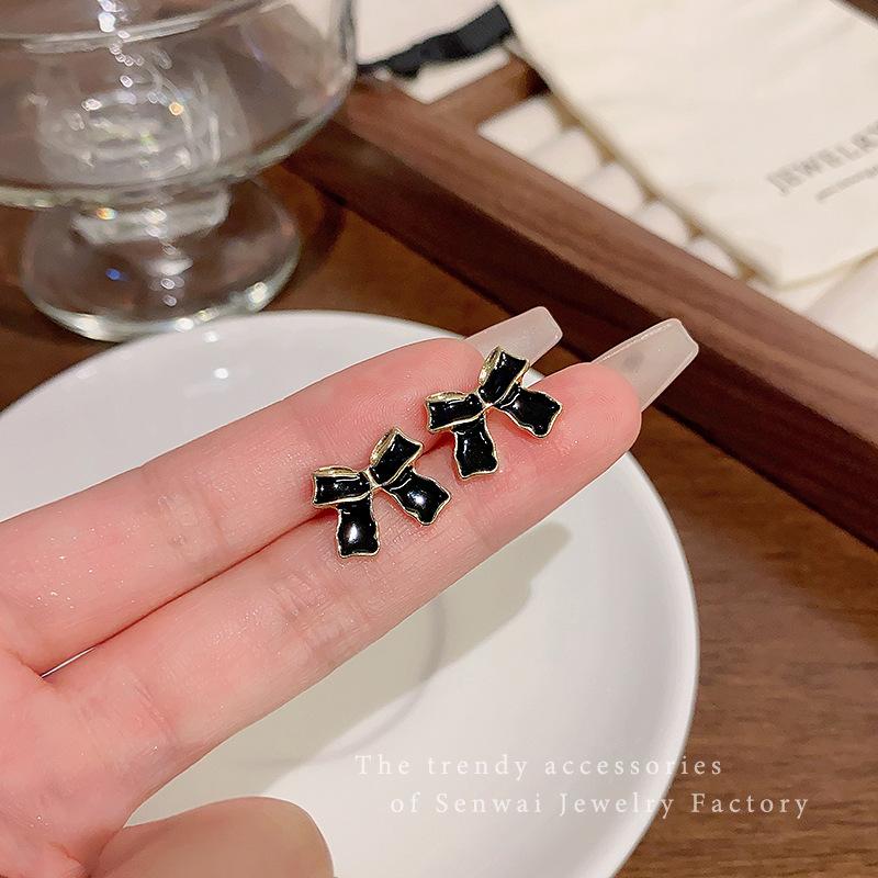 Silver needle French retro black bow stud earrings women's simple small versatile earrings high-end ear jewelry