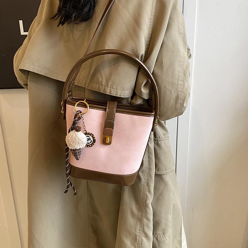 Popular Wholesale Bag Women 2025 New Fashion Portable Go Out To Work Popular Shoulder Crossbody Small Square Bag