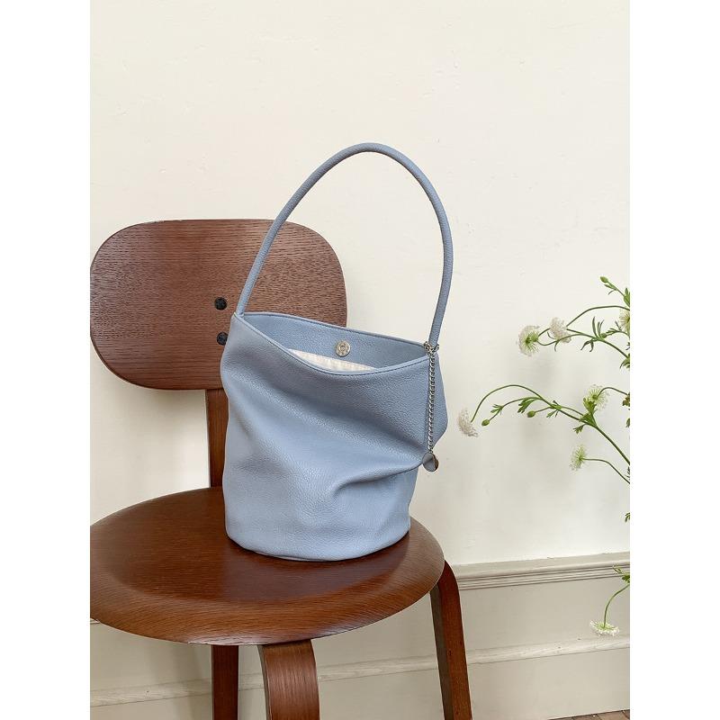 

Summer new hand carry soft leather bucket bag niche versatile commuter underarm bag large capacity cylinder shoulder bag women синий