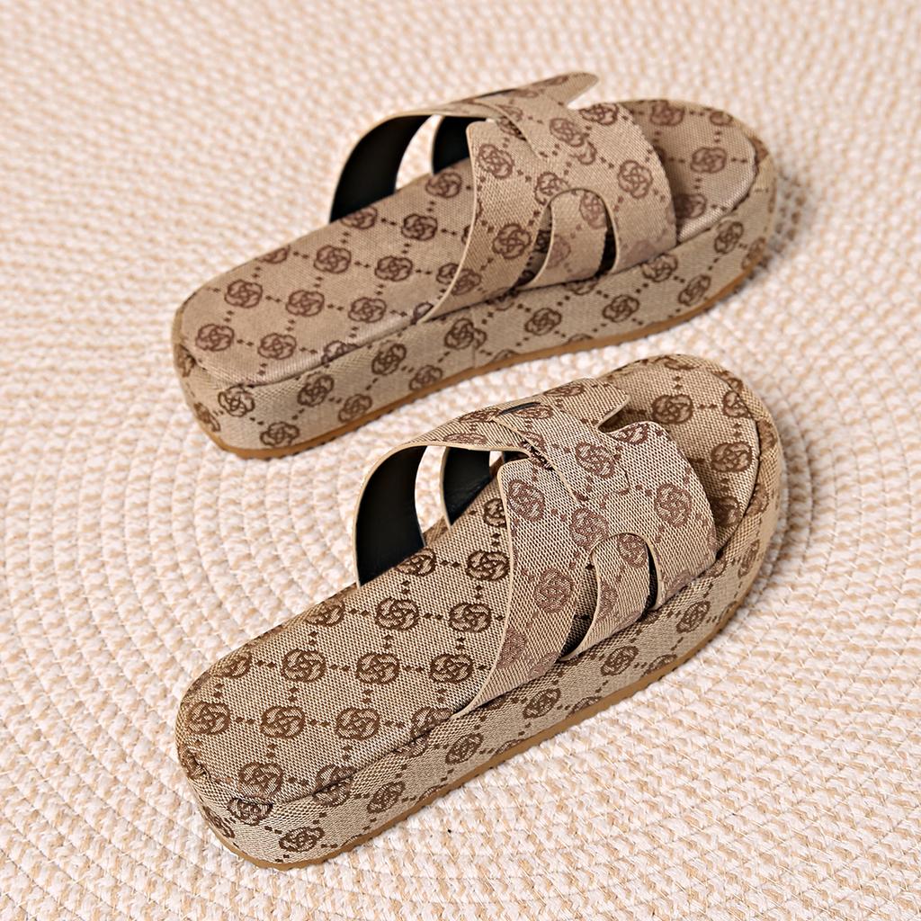 Fashion Women Platform Slippers Summer Designer Flat Women Shoes Outdoor Floral Sandals Ladies Trend Casual Beach Slippers Slides Women