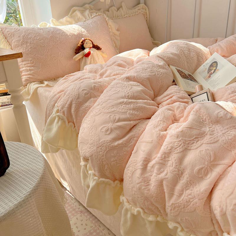 Princess Style Winter Carved Velvet 4-Piece Bedding Set: Class A Mother and Baby Warm, Thick Lace Quilt Cover