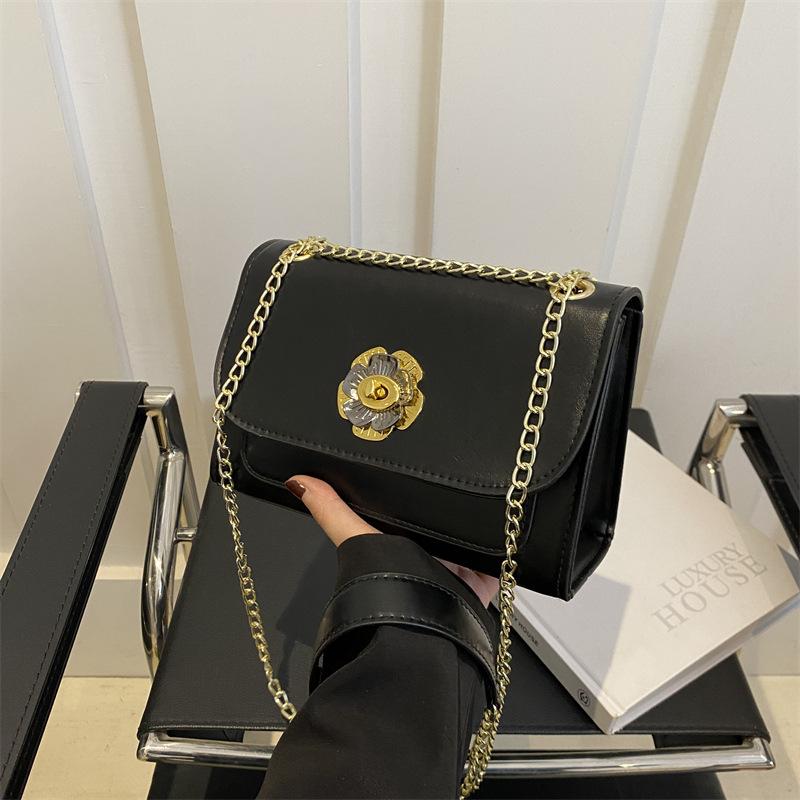 

Корейская версия моды 2024 года, весна, новый ретро однотонный повседневный простой цепочный текстурный чехол через плечо, маленькая квадратная сумка чёрный