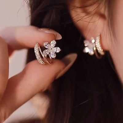 2022 Strass Kristall Blumenohrringe - Einzigartig, Auffällig, Nischendesign, High-End Cooler Stil für Frauen