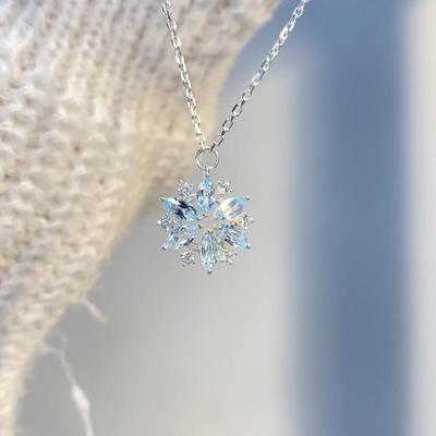 Damen Schneeflocken Halskette - Leichte Luxus Schlüsselbeinkette, 2022 Trend, Perfekt für Weihnachts- oder Geburtstagsgeschenke