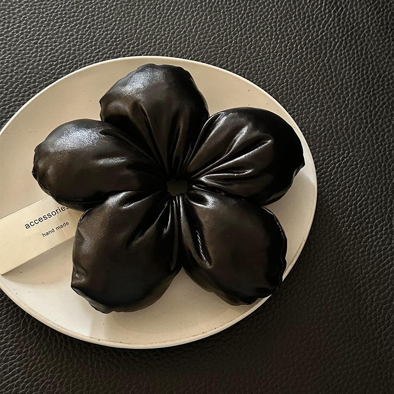 

Cotton Filled Large Silver Flower Large Intestine Ring Personalized Fashion Versatile Hair Ring High End Hair Accessories Size fits all чёрный