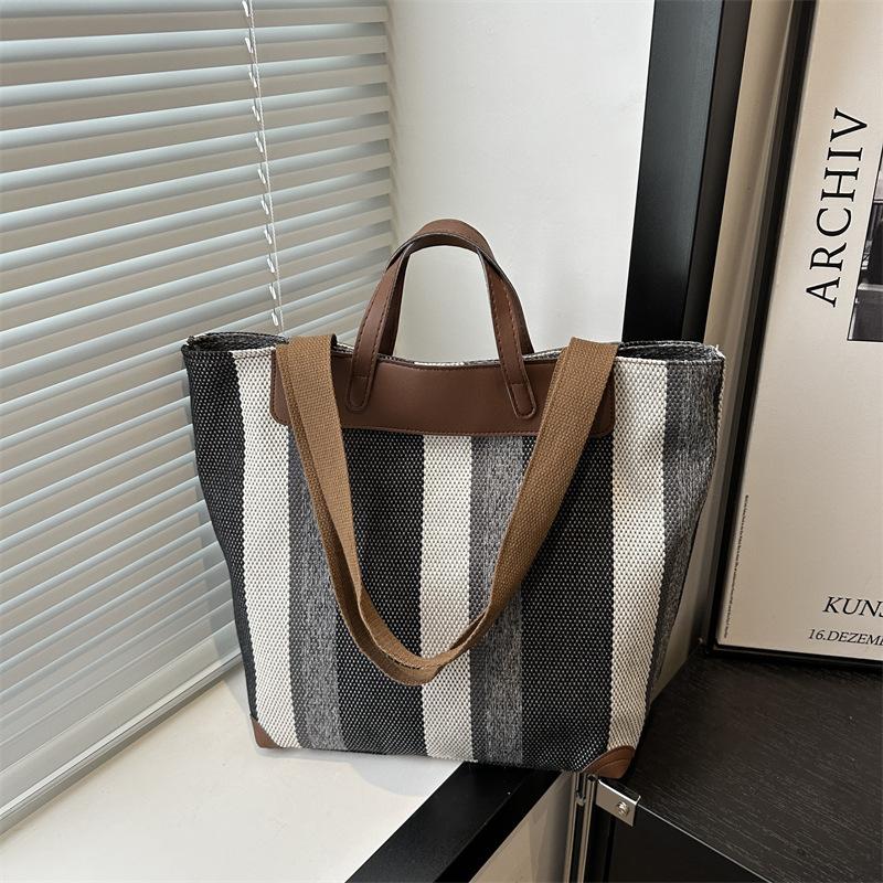 Big bag women's bag 2025 new fashion foreign niche design commuter tote bag trendy underarm shoulder bag