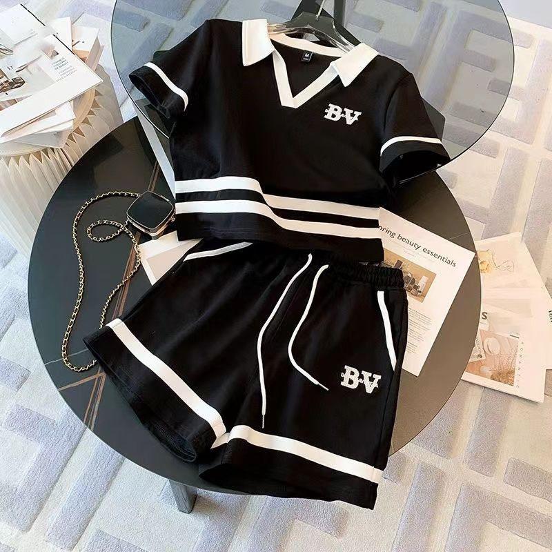 

Летний спортивный костюм Женский стиль Западный стиль Свободный крой Омолаживающий Высококлассный Повседневный Комплект из двух предметов с шортами XS чёрный