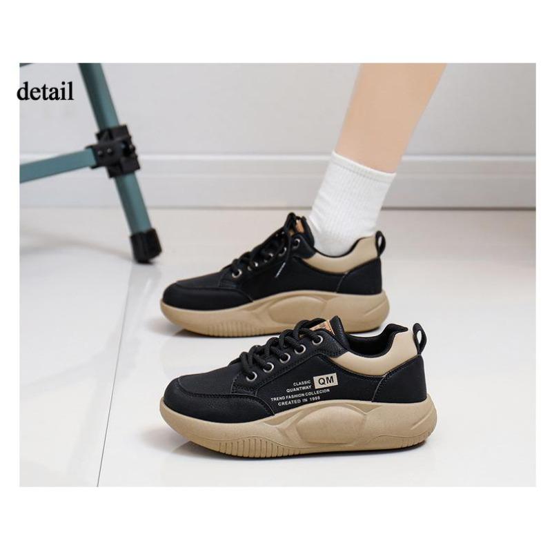 Scarpe da ginnastica alla moda da donna Scarpe da skateboard antiscivolo con lacci per esterni Scarpe sportive piatte da passeggio comode e leggere per le donne