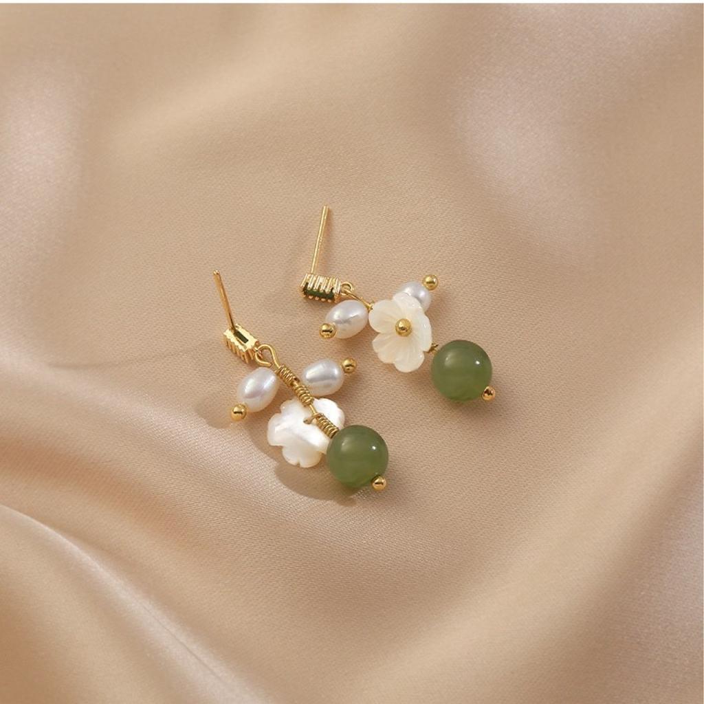 Gentle and elegant natural Hetian jade flower earrings women's handmade winding pearl stud earrings S925 silver needle niche temperament