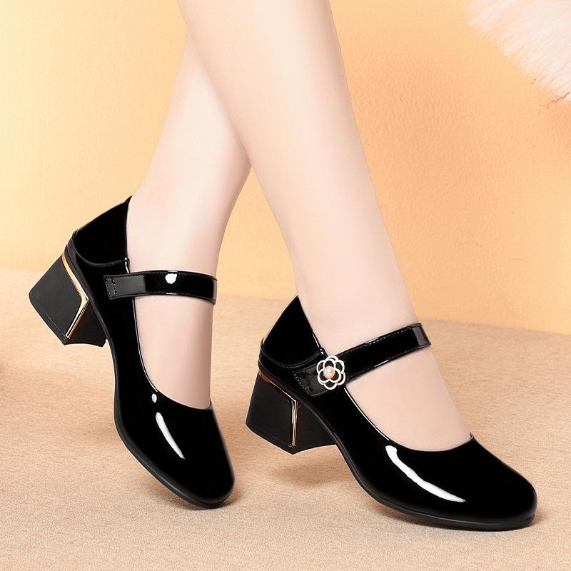 Sapatos de Couro Brilhante Respiráveis de Boca Baixa Estilo Britânico 4cm Mary Janes Primavera 2025 Sapatos de Salto Bloco Médio para Escritório Mãe Trabalho