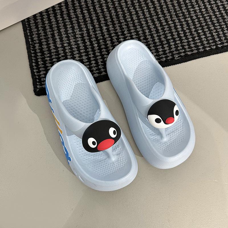

Internet celebrity slippers women wear 2025 summer versatile fashion temperament fairy wind cross beach drag out sandals 40 синій