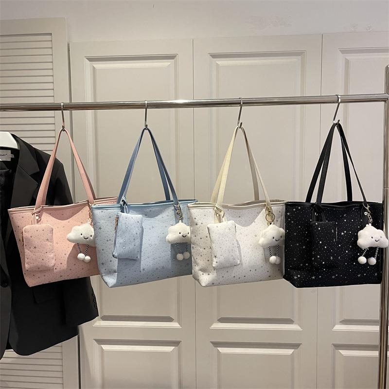 Spring new largecapacity tote bag, commuting to work, shoulder underarm bag, trendy tote bag