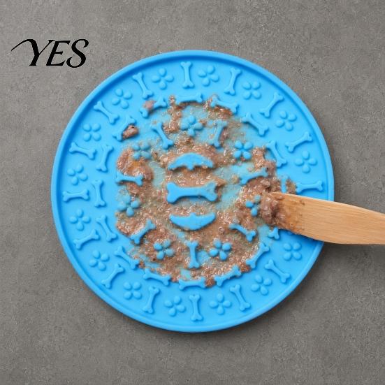 Slow Lick Feeding Mat Pet Food with Strong Suction Cup, Bone Paw Print Design Dog Eating Bowl Accessory Mat, for Preventing Choking Feeder