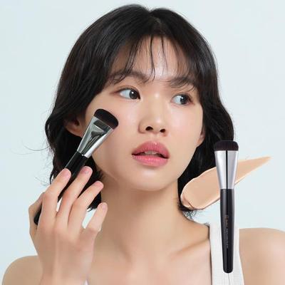 Studio 17 Glide Foundation Brush 411