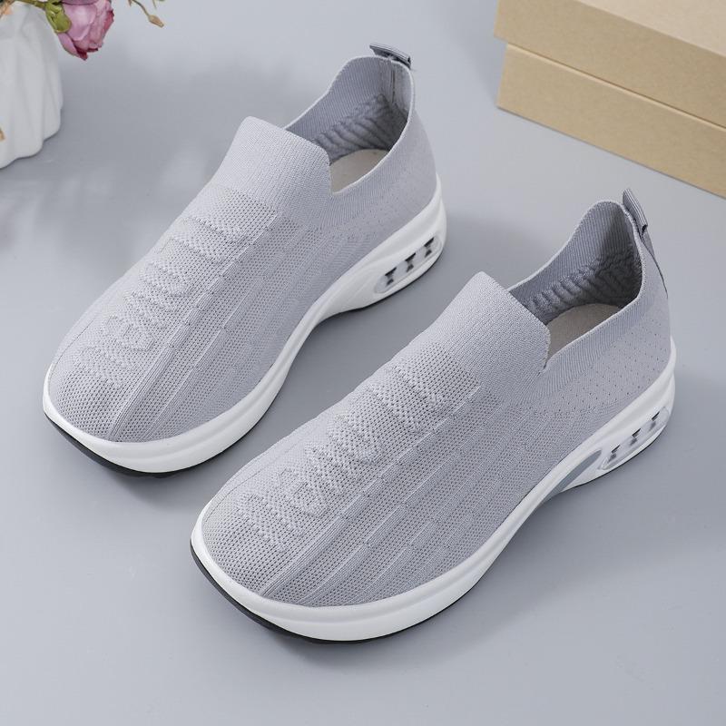 Plus Size Women's Athletic Casual Mesh Shoes Round Toe Low-Top Breathable Mesh Slip-On Slip-Ons