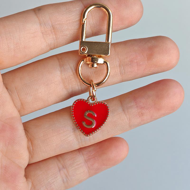 1PC Lobster Buckle Gift Metal Party 26 English Letters Keychain Marker Heart Shaped Red Love Keychain Design DIY Creativity