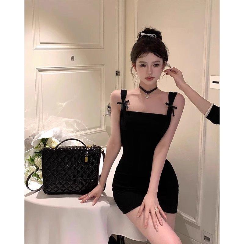 

Retro Little Black Waist-Cinching Dress with Bow Straps and Square Neck – Slimming Petite Fit, Body-Hugging Design. XXL чёрный