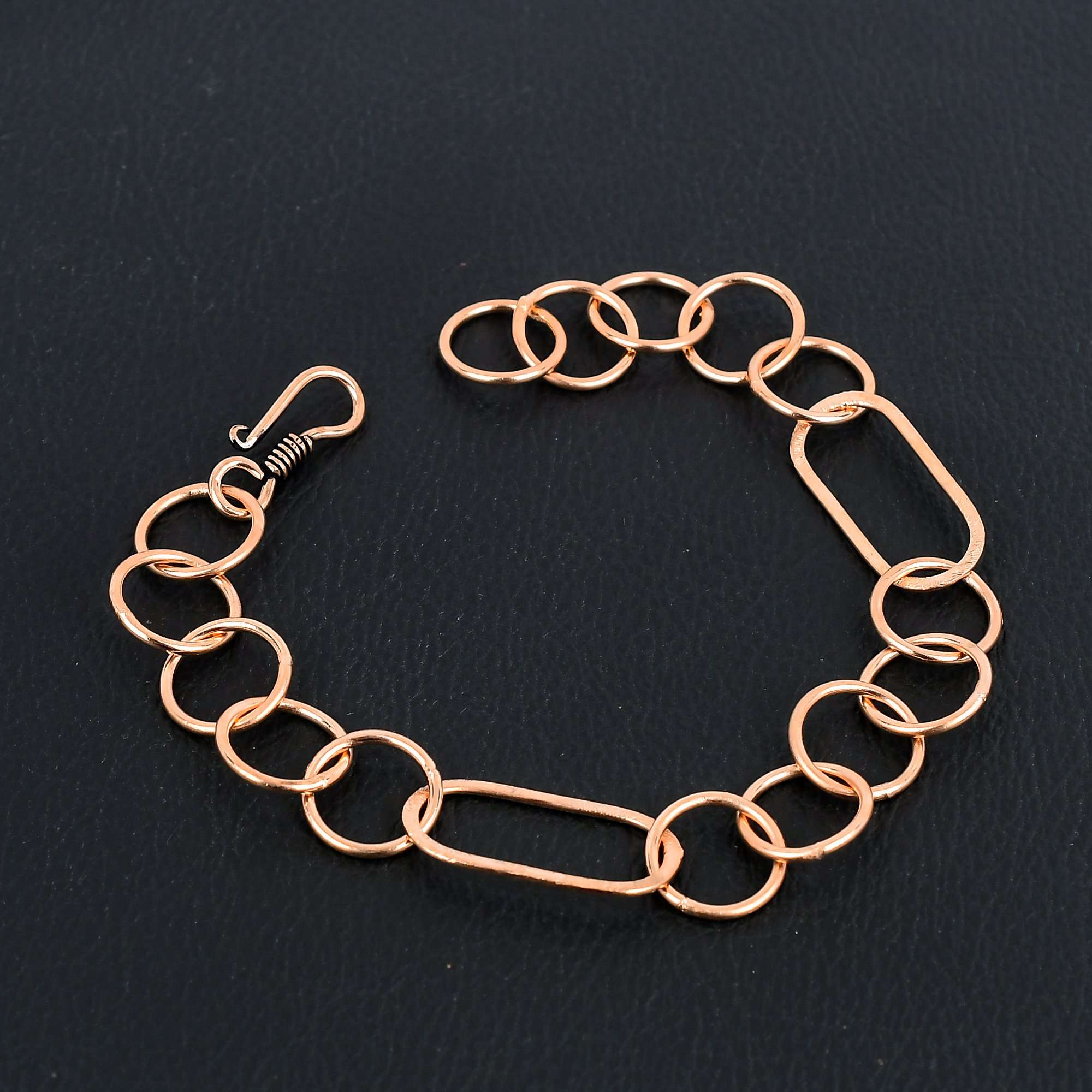 

Длинное ожерелье из кованой чистой меди с маленькими и большими круглыми овальными звеньями, минималистские украшения, медные украшения ручной работы для нее/него