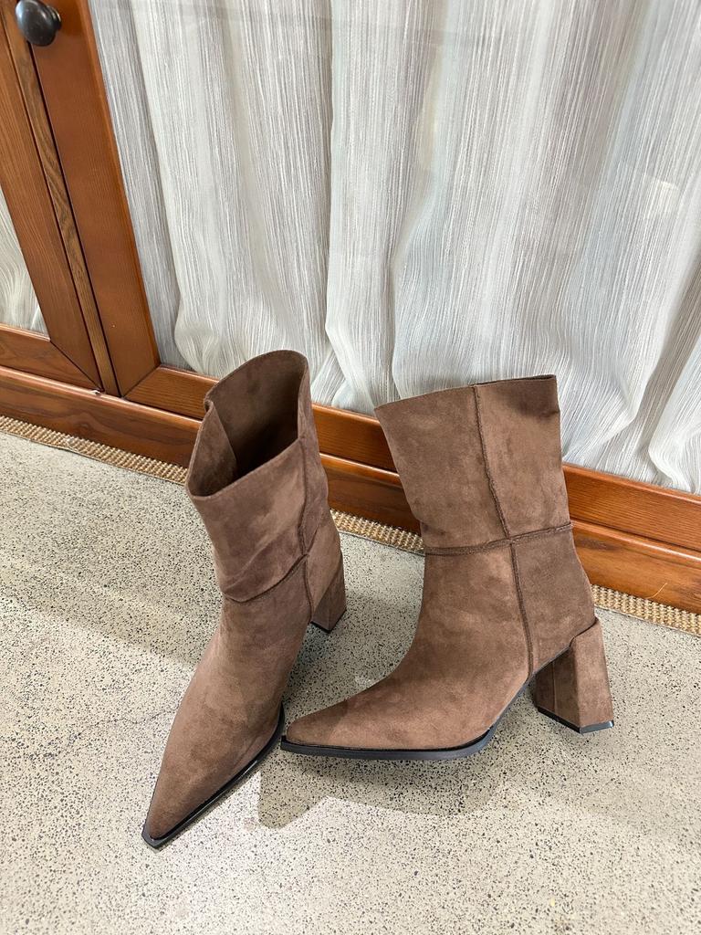 2025 autumn and winter new pointed thick heel high heel temperament French fashion women's short boots suede temperament women's boots